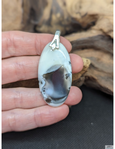 Pendentif d'Opale Dentritique forme ovale de 42.6 * 22.3 mm de La Bijouterie Minérale