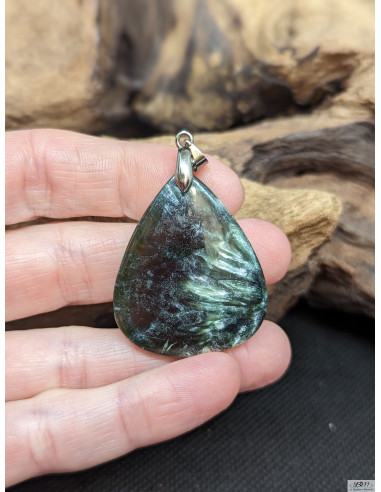 Pendentif en Séraphinite de 34.6* 28.7 mm forme goutte d'eau de La Bijouterie Minérale