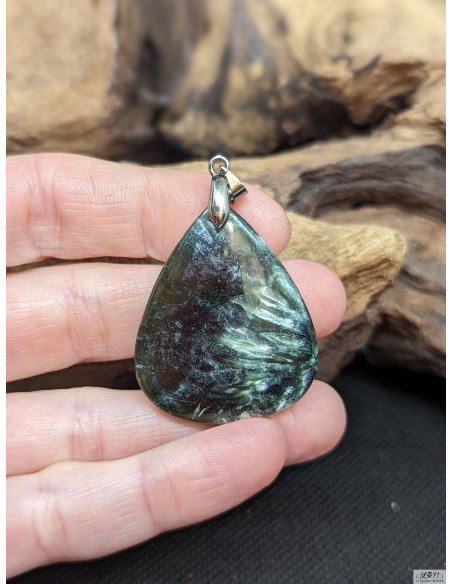 Pendentif en Séraphinite de 34.6* 28.7 mm forme goutte d'eau de La Bijouterie Minérale