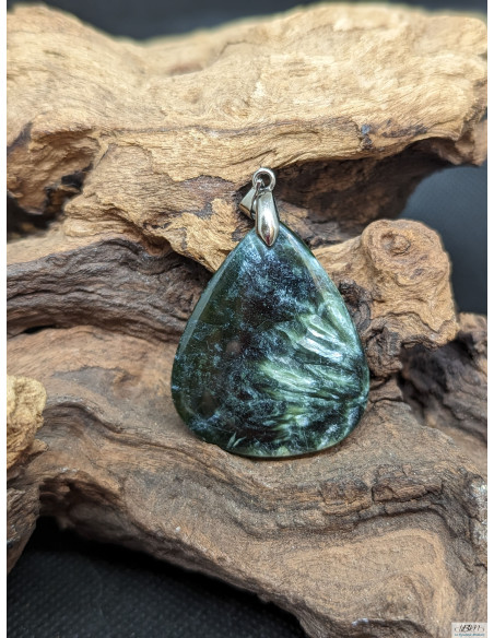 Pendentif en Séraphinite de 34.6* 28.7 mm forme goutte d'eau de La Bijouterie Minérale
