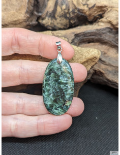 Pendentif en Séraphinite de 37.2 * 20.7 mm forme ovale de La Bijouterie Minérale