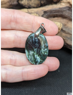Pendentif en Séraphinite de 28 * 20.5 mm forme ovale de La Bijouterie Minérale