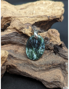 Pendentif en Séraphinite de 28 * 20.5 mm forme ovale de La Bijouterie Minérale 2