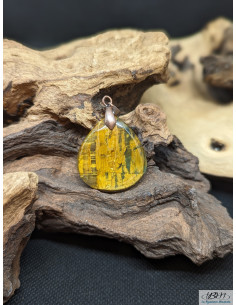 Pendentif cabochon de Mellite naturelle de 31.8 x 28.4 mm de La Bijouterie Minérale 2