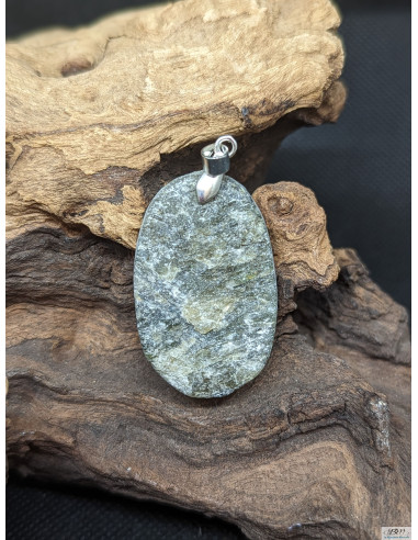 Pendentif en Labradorite de 36.7*24.1 mm de finition druze de La Bijouterie Minerale