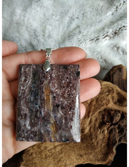 Pendentif trés grand en charoïte