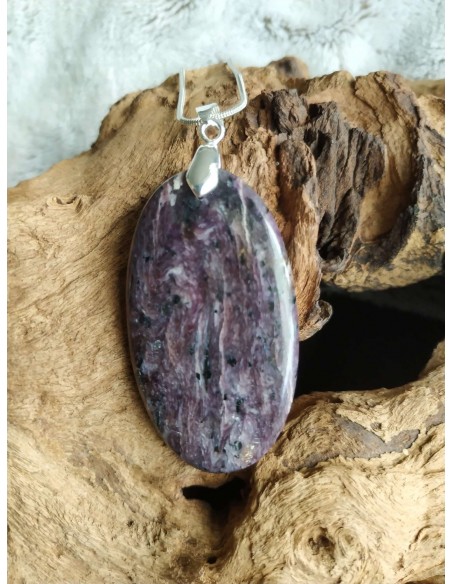Pendentif en charoïte