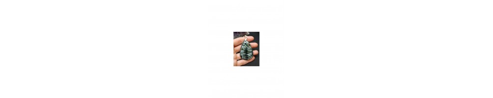 Pierre de Séraphinite - Jade Chlorique • Vue par La Bijouterie Minérale • vente de minéraux et bijoux en pierre naturelle