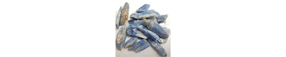 Pierre de Cyanite Kyanite Disthène • Vue par La Bijouterie Minérale • vente de minéraux et bijoux en pierre naturelle