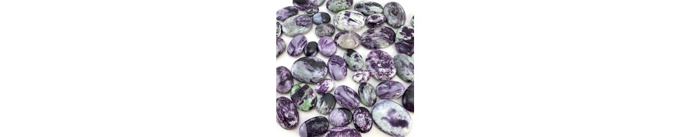 Pierre de Kämmerérite, Kammererite • Vue par La Bijouterie Minérale • vente de minéraux et bijoux en pierre naturelle